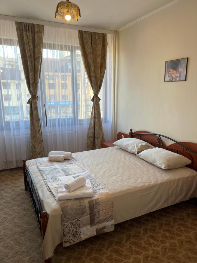 Хотел Сокол Plovdiv Ngoại thất bức ảnh