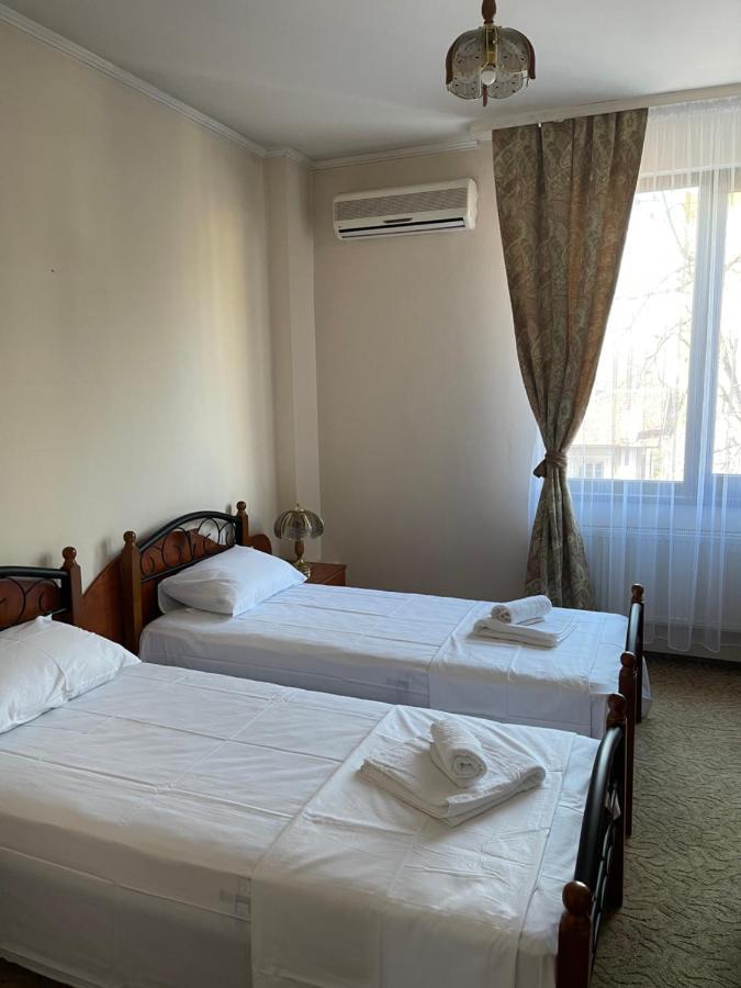 Хотел Сокол Plovdiv Ngoại thất bức ảnh