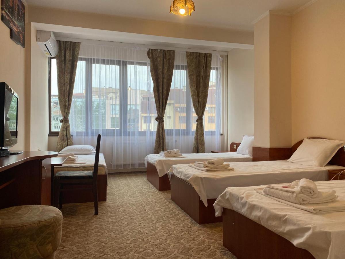 Хотел Сокол Plovdiv Ngoại thất bức ảnh