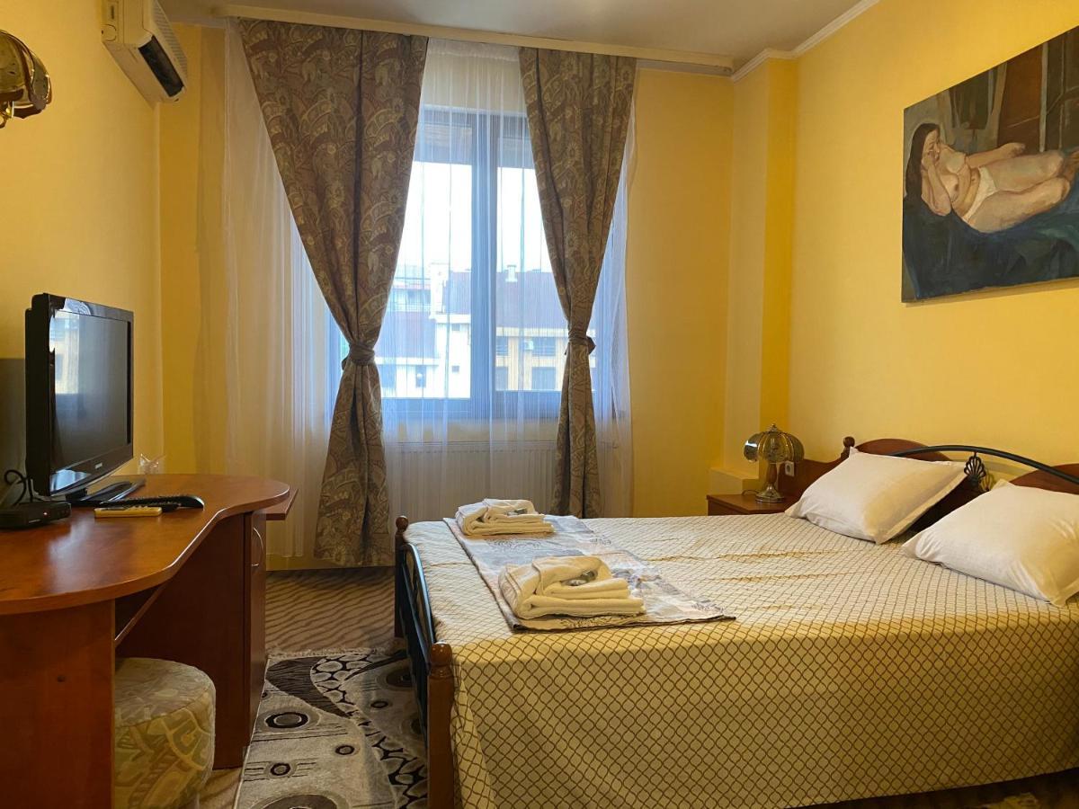 Хотел Сокол Plovdiv Ngoại thất bức ảnh